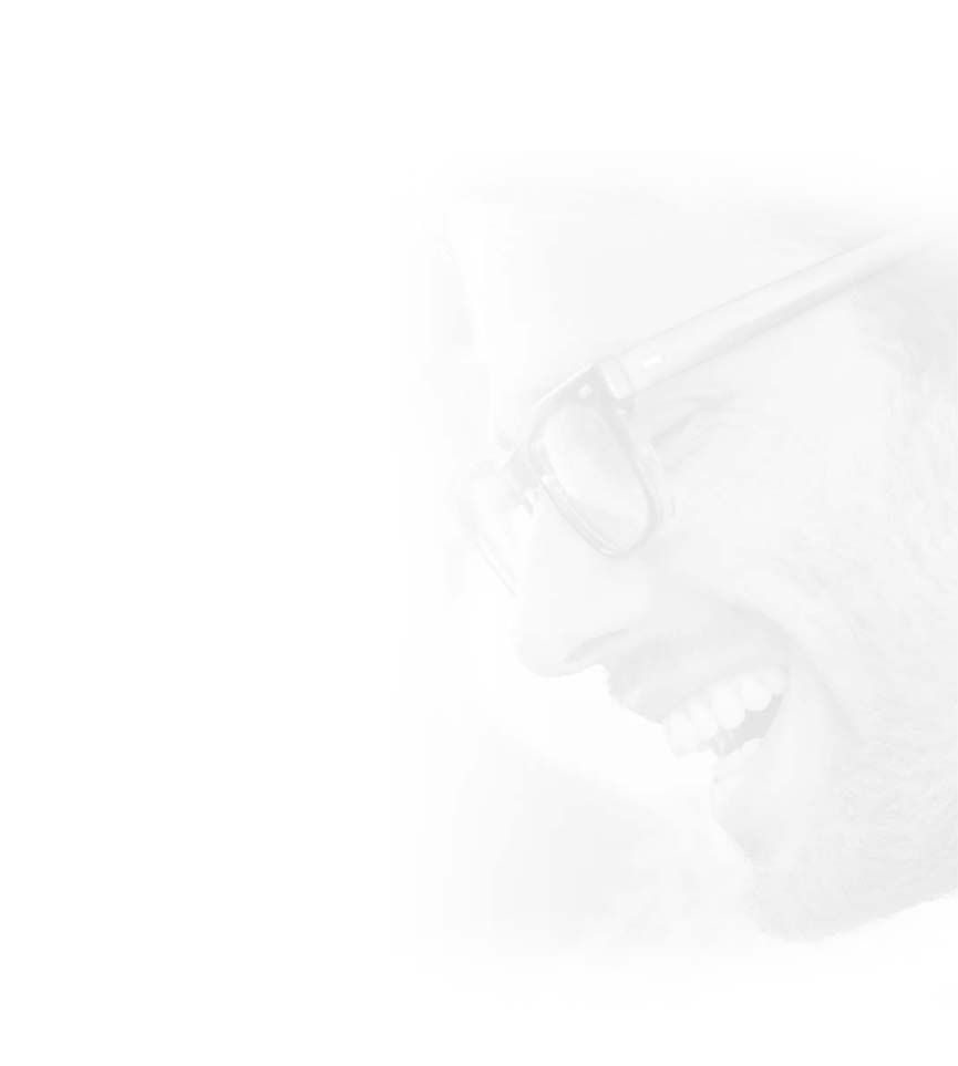 Hintergrundbild Profil Mann mit Brille lacht
