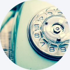 Grünes Wählscheibentelefon